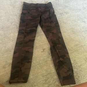 Lululemon leggings, brown camo, size 6